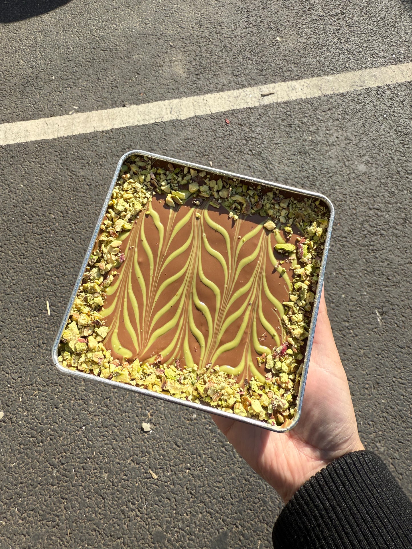 LARGE PISTACHIO KNAFEH BROWNIE TIN